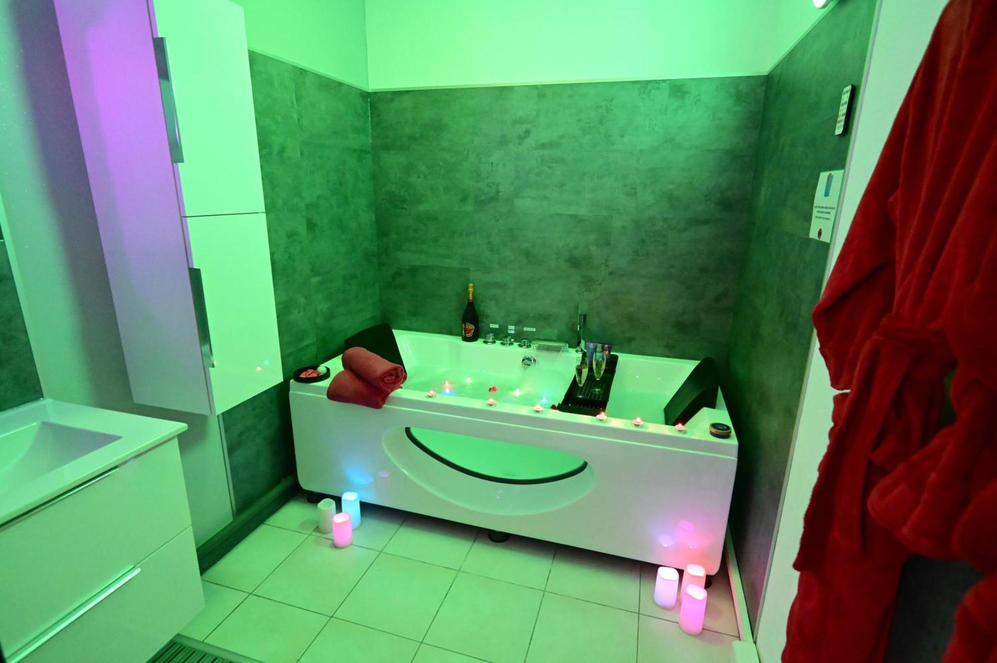 Love Room A Deux Pas De L'Ocean Avec Hammam, Sauna Et Bain A 2 :-) Biscarrosse Eksteriør billede