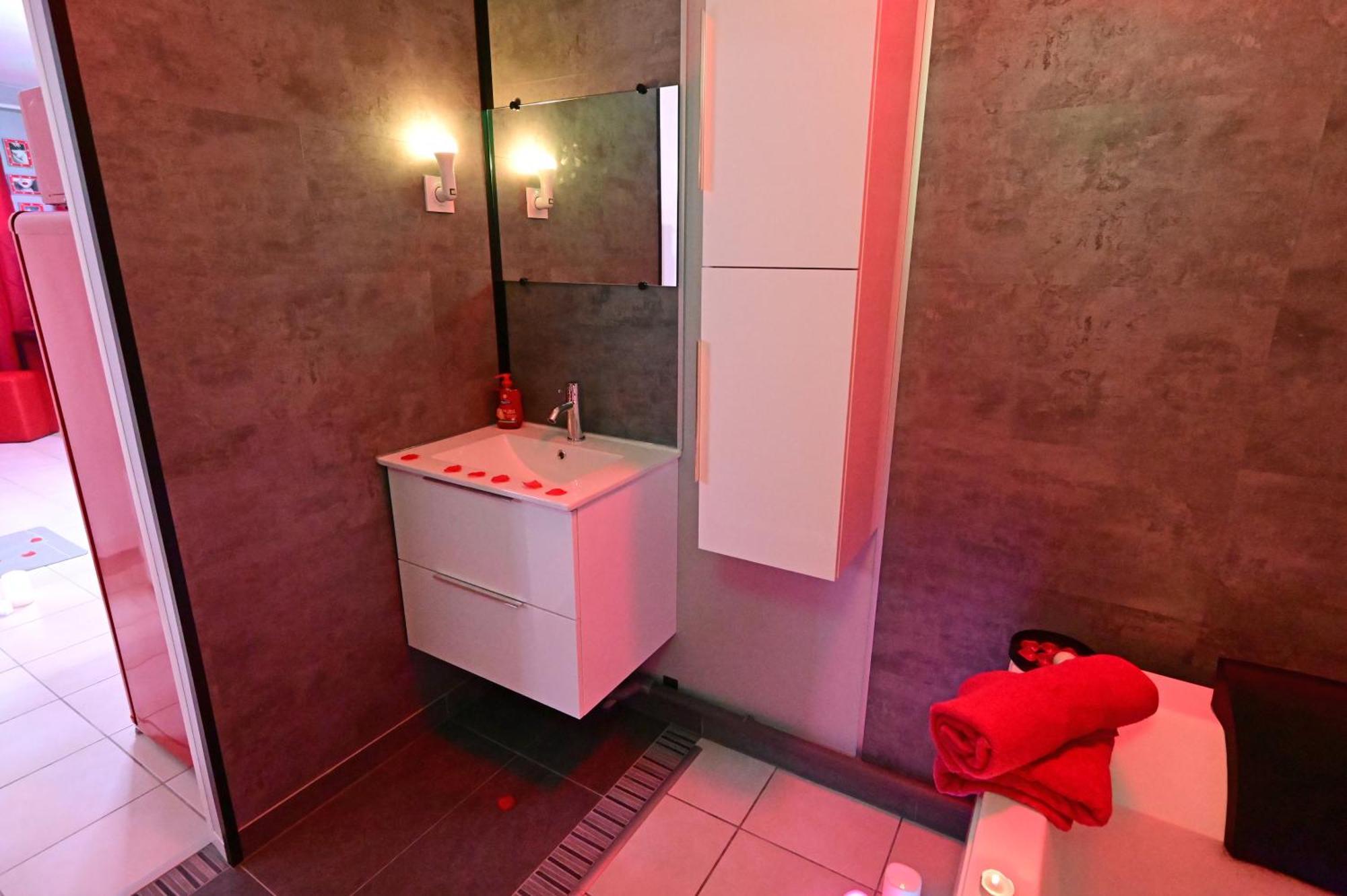 Love Room A Deux Pas De L'Ocean Avec Hammam, Sauna Et Bain A 2 :-) Biscarrosse Eksteriør billede